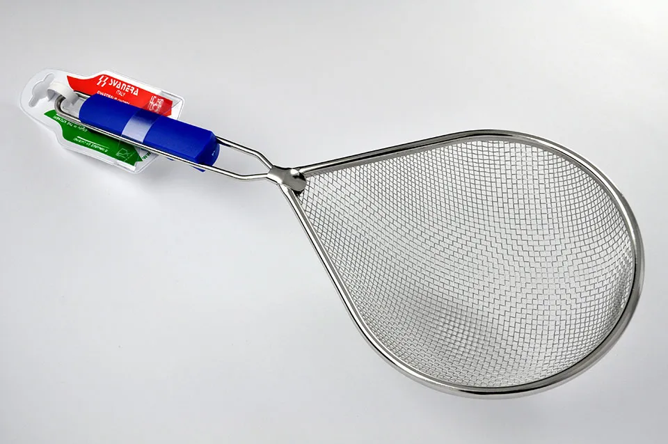 صفاي زيت غارق 22 سم مقبض أزرق SVN 8737